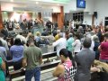 Eliezer Rosa canta em culto de doutrina no Farol com templo lotado