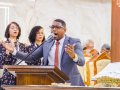 Pr. Edi Vinagre ministra na igreja sede sobre a “providência de Deus”
