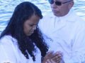 Batismo de 46 candidatos alegra crentes da Barra de Santo Antônio