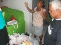 Povoado de Palestina recebe donativos de membros da Cohab