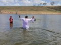 Pastor Moisés Feliciano batiza nove membros da AD Jacaré dos Homens