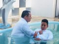 Pr. Ademilson Gomes batiza 10 novos membros da AD em Anadia