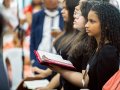 Jovens e adolescentes participam de estudos bíblicos no CONJOAAD 2026
