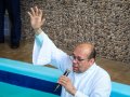 Pr. Daniel Silva batiza 48 novos membros da AD em Joaquim Gomes