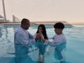 Pr. Glaydson Arthur celebra o batismo de dois novos membros na Espanha