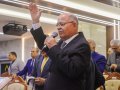 Pastor Manoel Costa (MA) ministra a palavra de Deus no culto de Santa Ceia