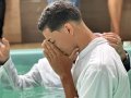Pr. Pedro Idalino batiza 33 novos membros na Assembleia de Deus em Messias