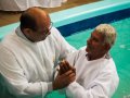 Pr. Daniel Silva batiza 48 novos membros da AD em Joaquim Gomes