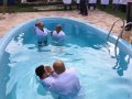 37 novos membros da AD Brasil Novo descem às águas batismais