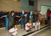 Estudantes do Coparb participam de culto sobre a Páscoa
