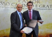 Ministros recebem diploma do Dia do Pastor na 5ª AGE