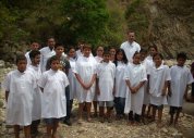 Missionários da AD em Honduras batizam 18 novos convertidos