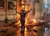 Chile: Manifestantes encapuzados incendeiam igrejas em Santiago